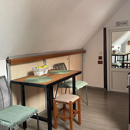 House Of Colors Apartment Brasov Ngoại thất bức ảnh